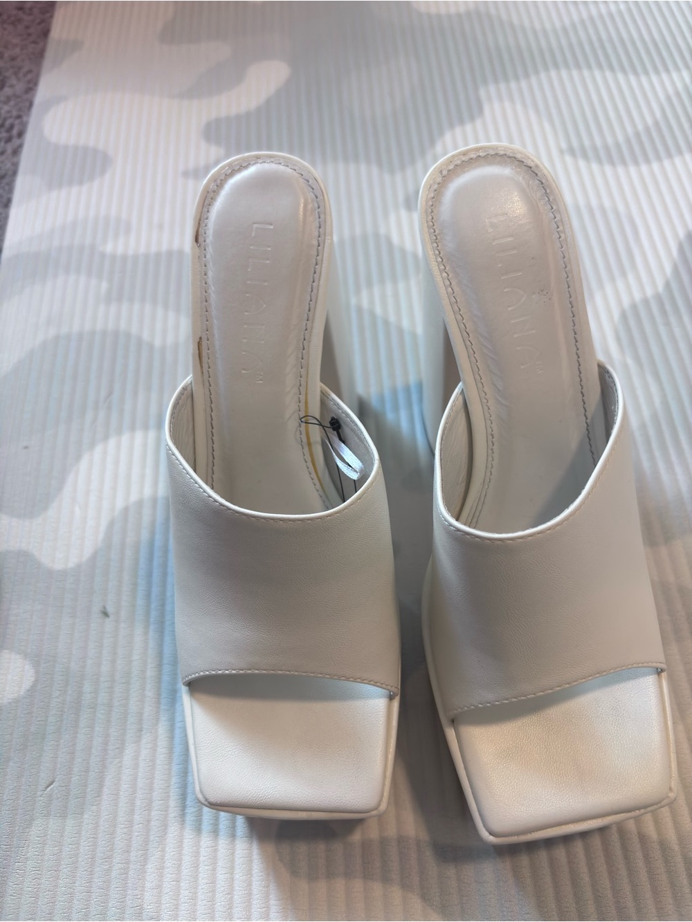 Liliana White Square-Toe Slide Mules. Size 7